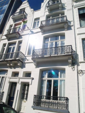 Отель Leopold5 Luxe-Design Apartment  Остенде